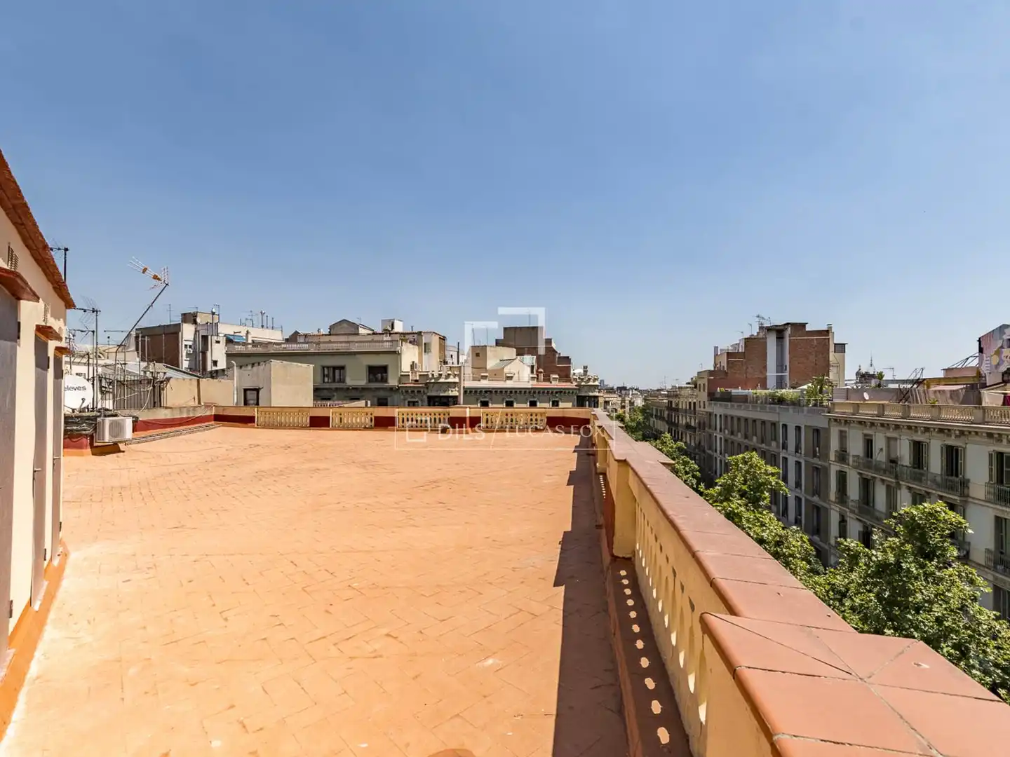 Terrasse von Wohnung zum Verkauf in Barcelona mit Klimaanlage, Parkett und Terrasse