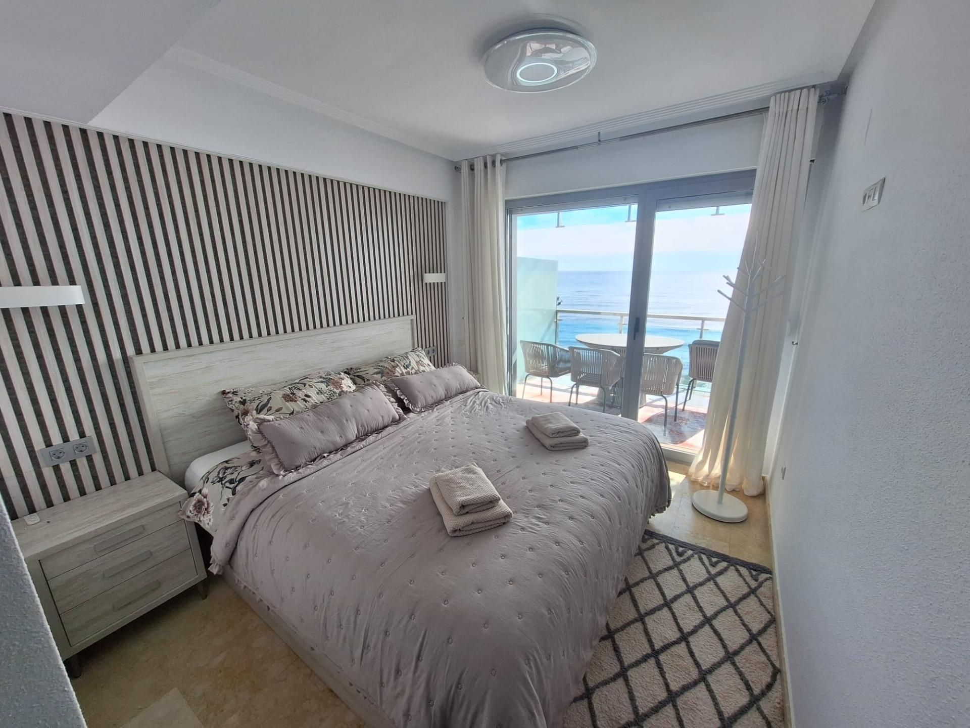 Habitación de Apartamento de alquiler en Torrevieja con Aire acondicionado, Amueblado y Balcón