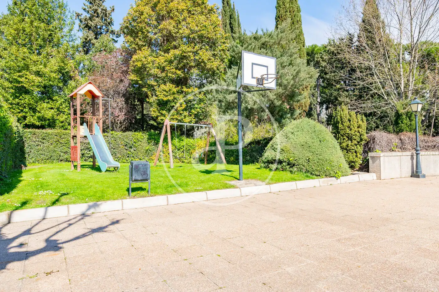 Jardí de Pis en venda en Madrid amb Aire condicionat, Calefacció i Jardí privat