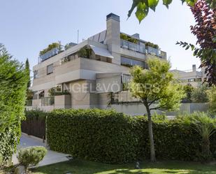 Exterior view of Apartment for sale in  Madrid Capital  with Air Conditioner, Heating and Private garden