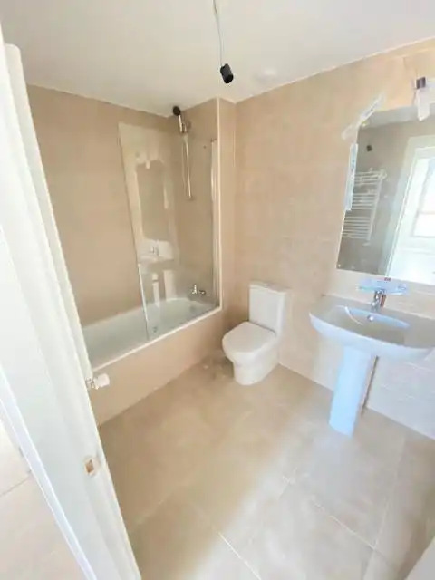 Baño de Piso en venta en Alovera con Calefacción, Trastero y Piscina
