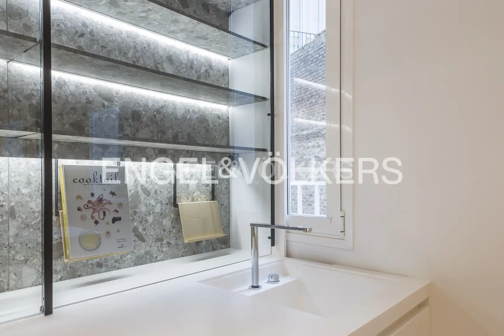 Flat for sale in Madrid  with Air Conditioner, Heating and Furnished