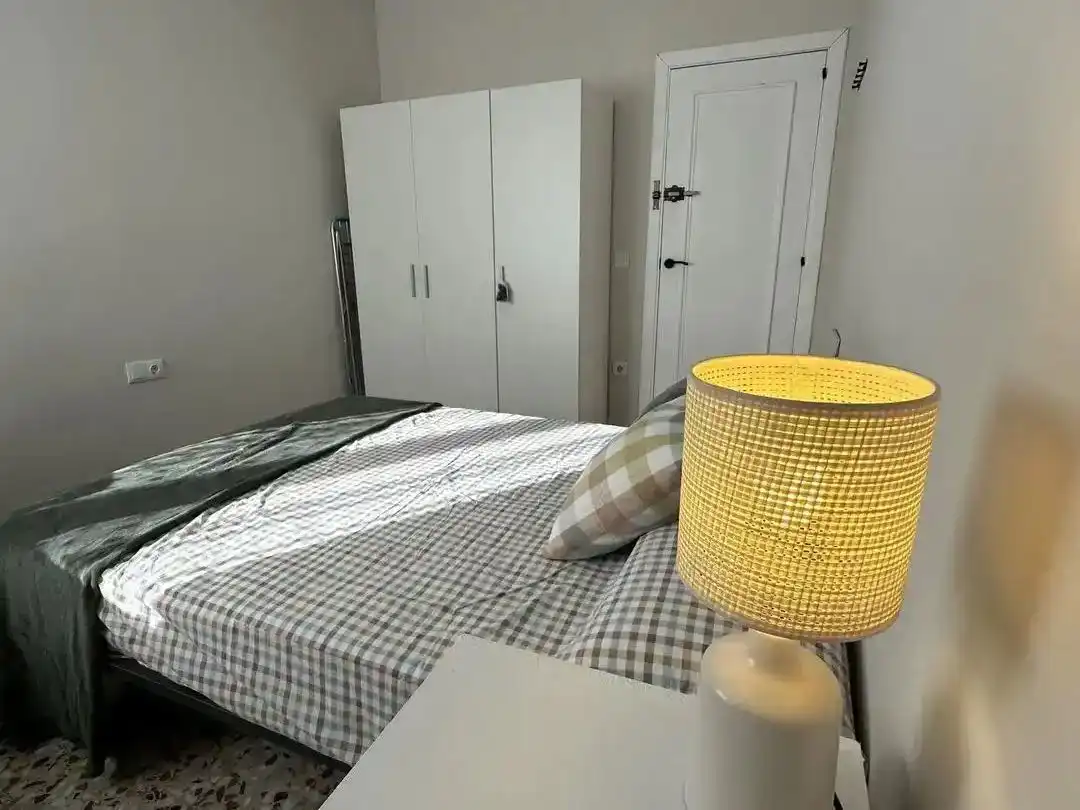 Bedroom of Flat for share in Alcázar de San Juan  with Air Conditioner, Furnished and Balcony