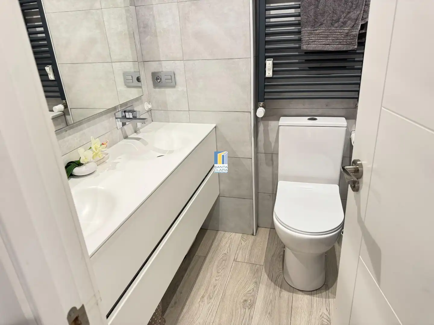 Bany de Pis en venda en Zamora Capital  amb Calefacció, Terrassa i Balcó