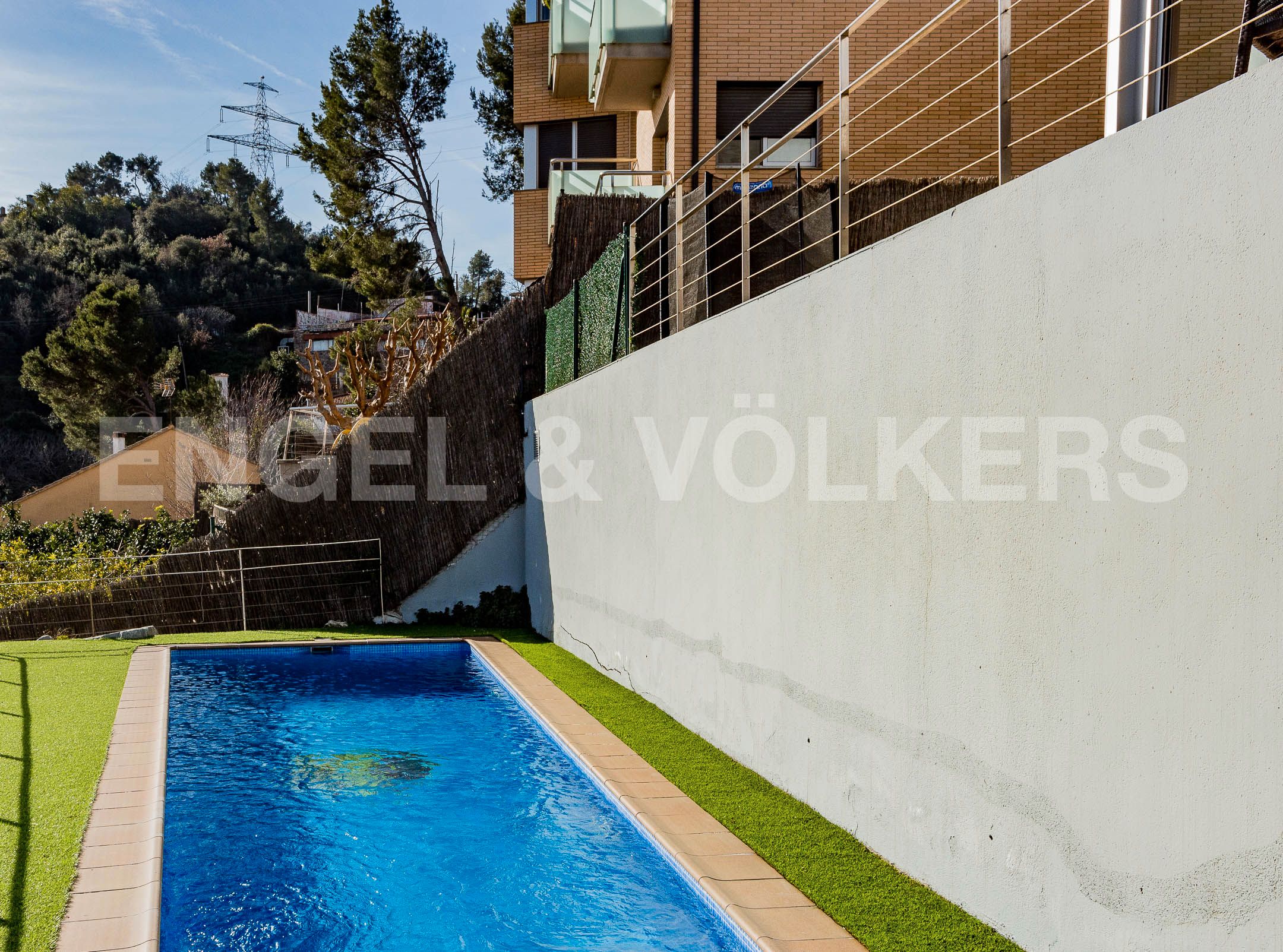 Piscina de Casa o xalet en venda en Santa Coloma de Cervelló amb Aire condicionat, Calefacció i Jardí privat