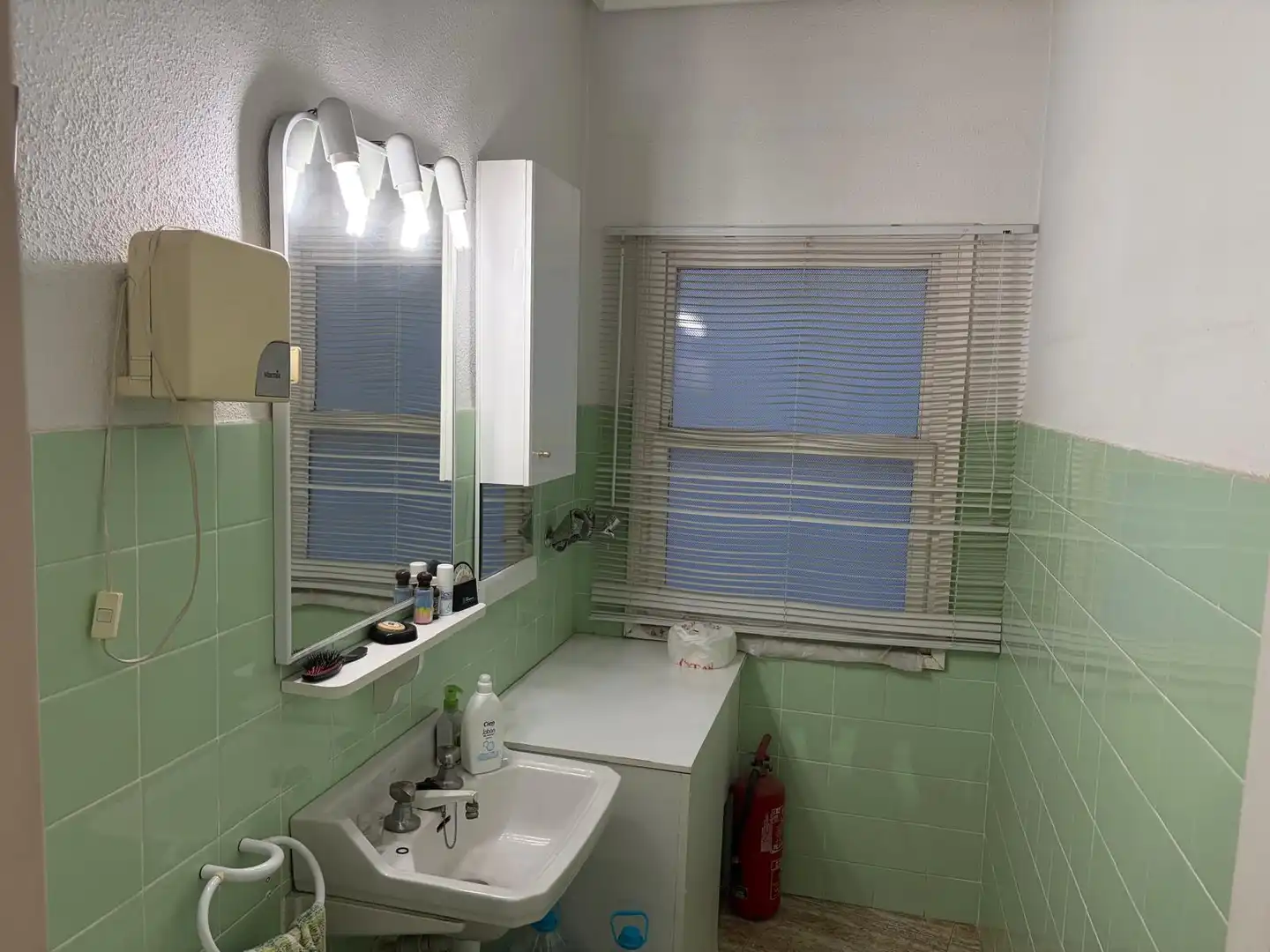 Baño de Piso en venta en Villena con Aire acondicionado, Trastero y Balcón