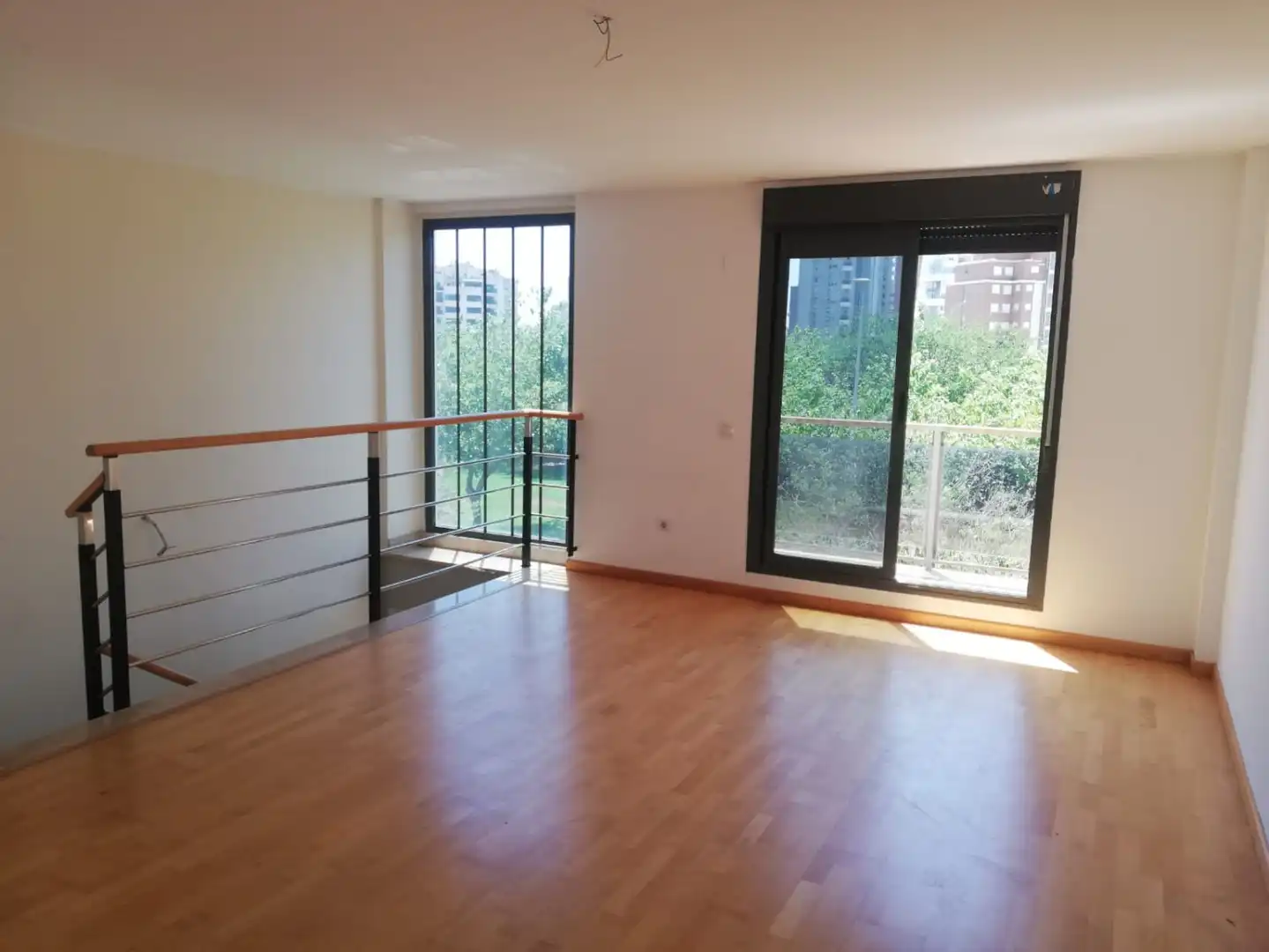 Sala d'estar de Casa adosada en venda en Castellón de la Plana / Castelló de la Plana amb Aire condicionat, Terrassa i Balcó
