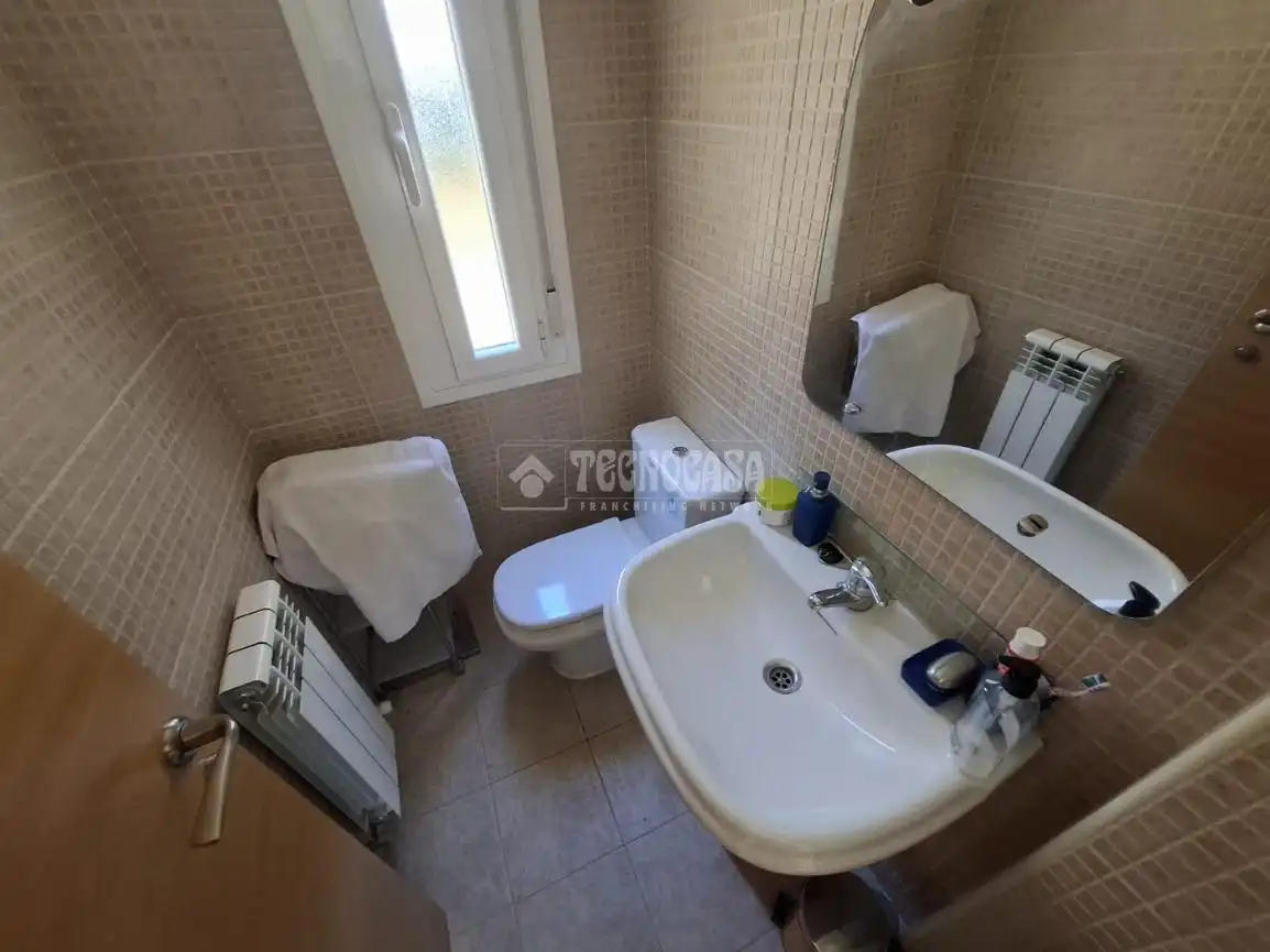 Baño de Casa adosada en venta en Ávila con Calefacción, Amueblado y Balcón