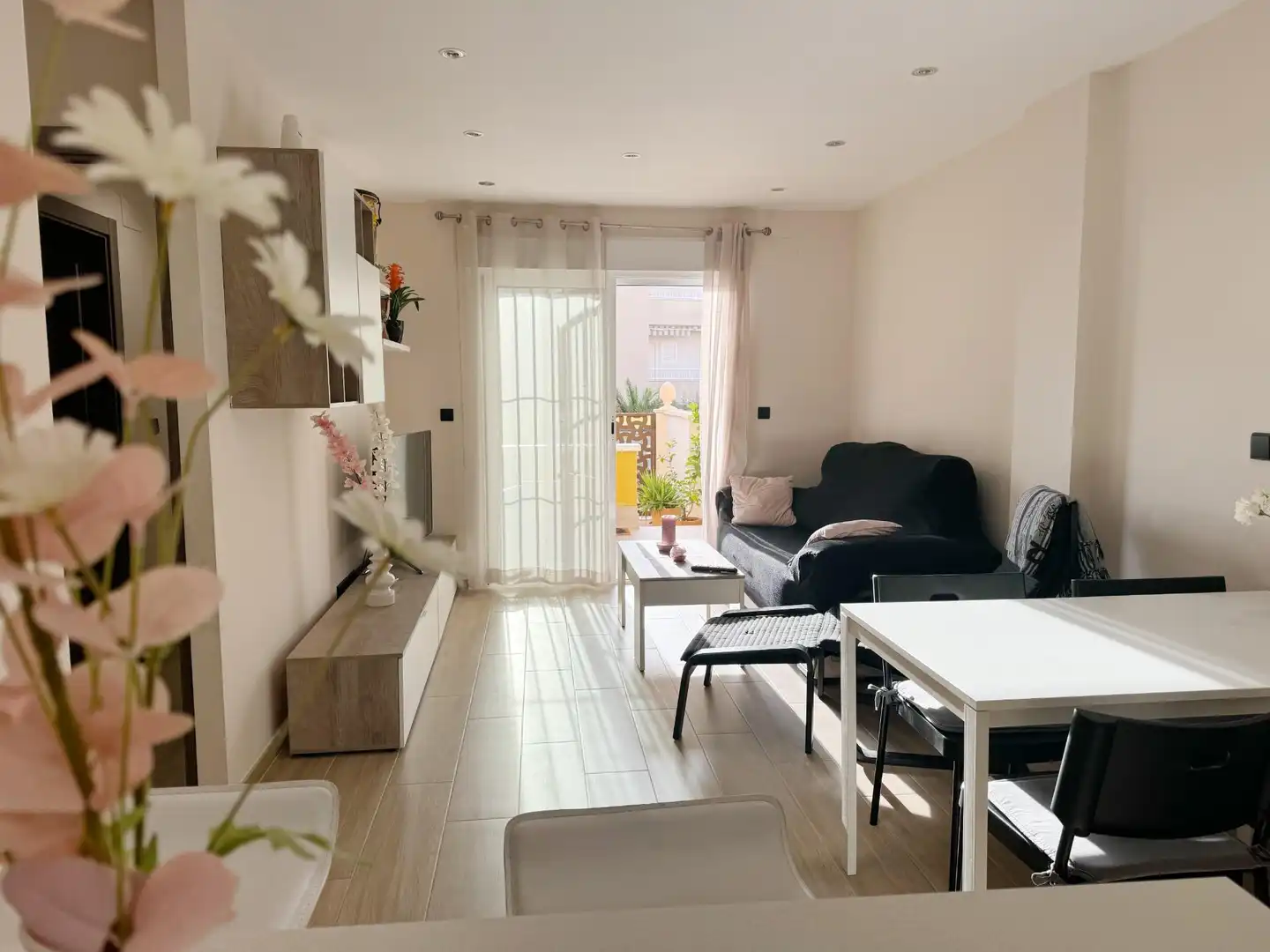 Sala de estar de Planta baja de alquiler en El Campello con Aire acondicionado, Calefacción y Jardín privado