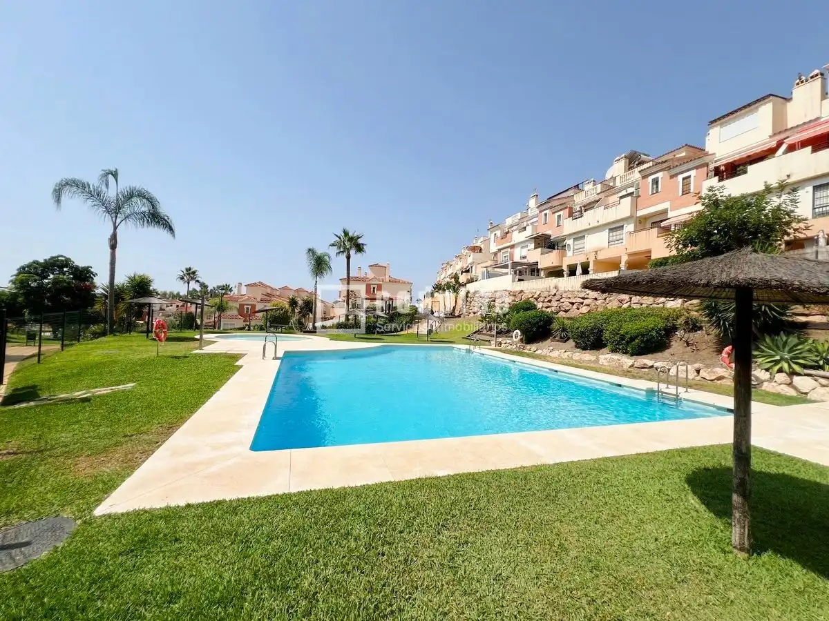 Vista exterior de Casa o xalet en venda en Vélez-Málaga amb Jardí privat, Terrassa i Traster