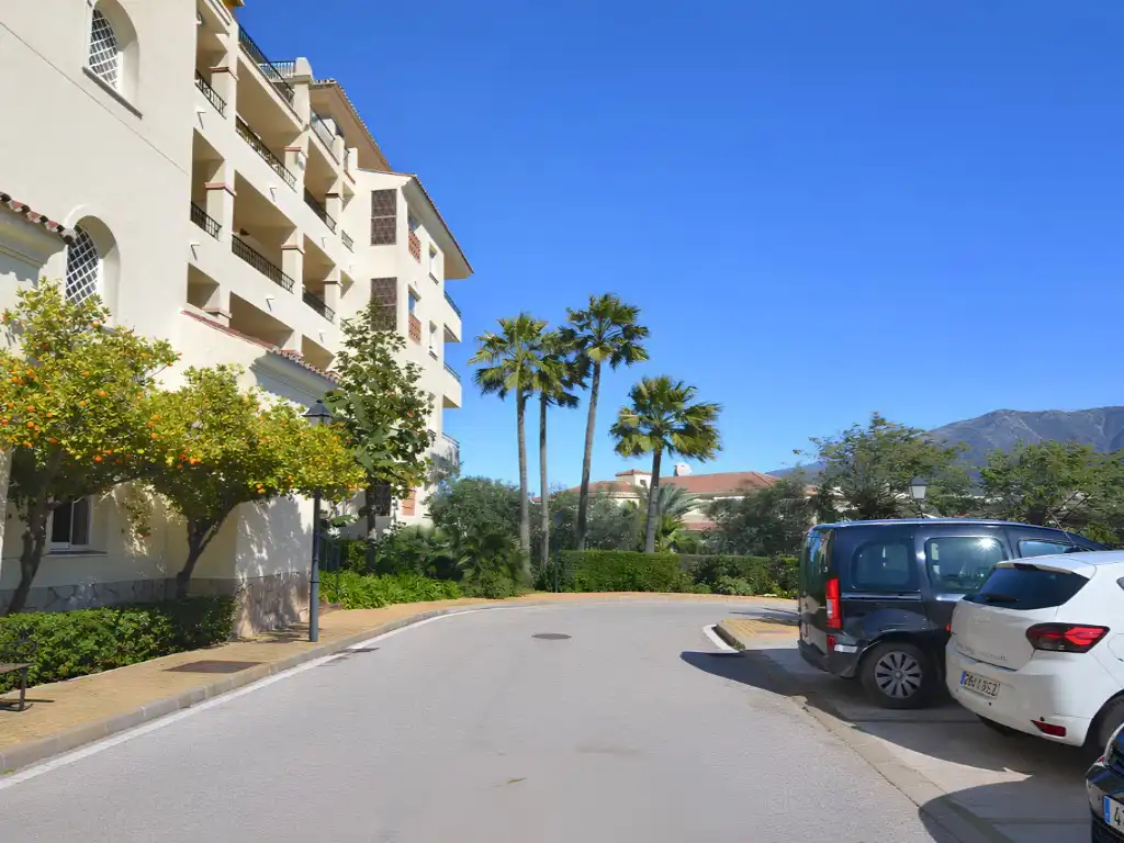 Außenansicht von Wohnung zum Verkauf in Mijas mit Klimaanlage, Heizung und Privatgarten