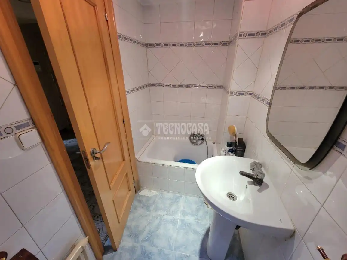 Bathroom of Flat for sale in Zaragoza  with Air Conditioner