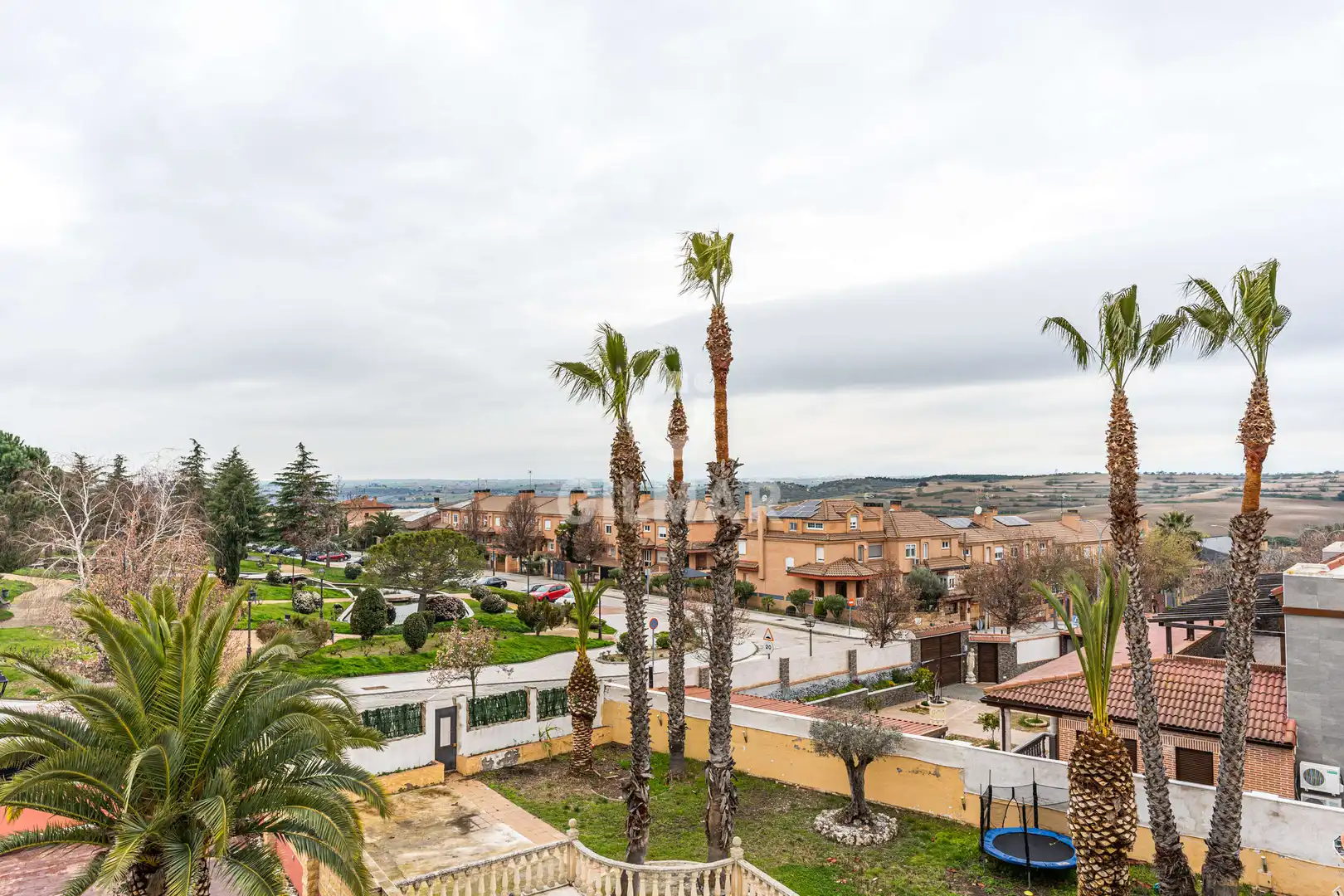 Vista exterior de Casa o xalet en venda en Arroyomolinos (Madrid) amb Calefacció, Jardí privat i Piscina