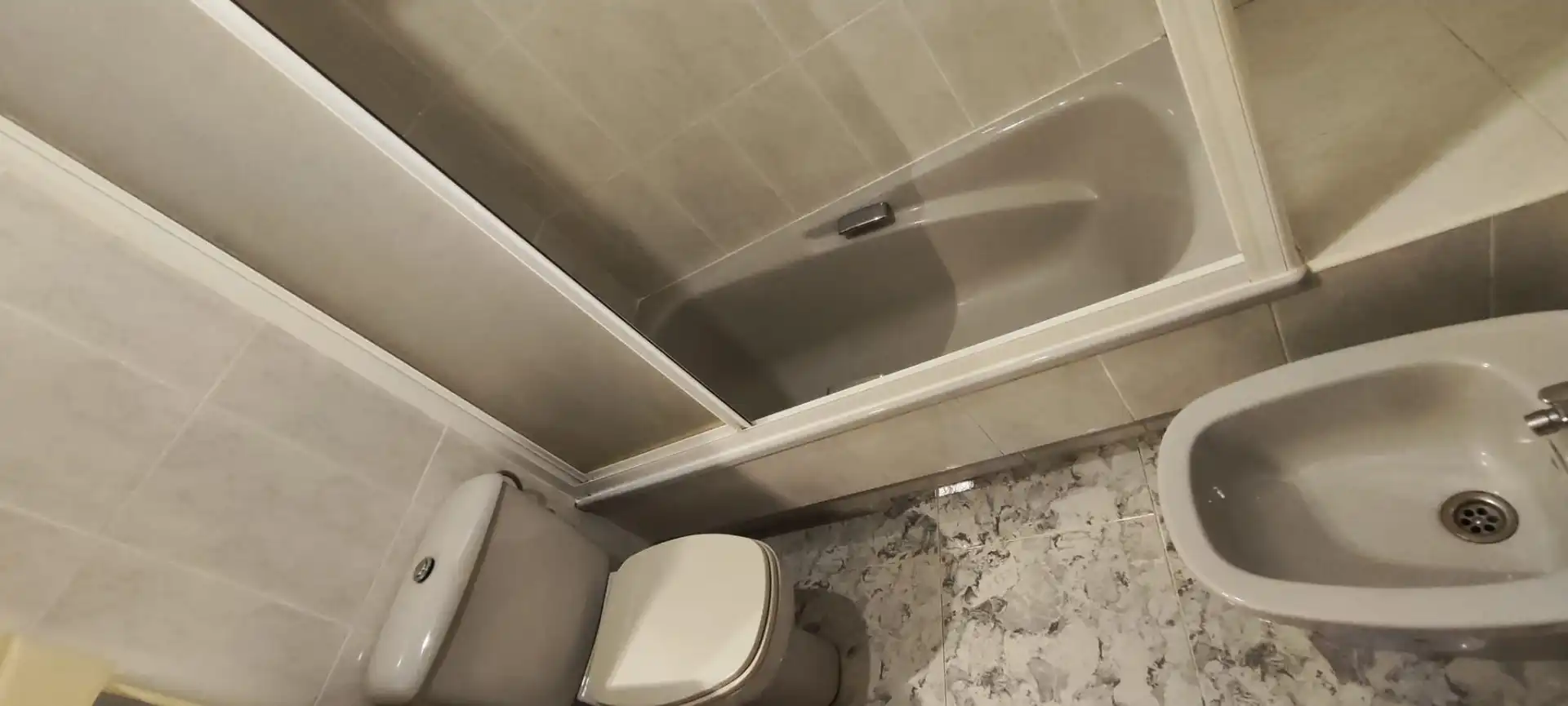 Badezimmer von Haus oder Chalet zum Verkauf in Torrelavega  mit Heizung, Privatgarten und Terrasse