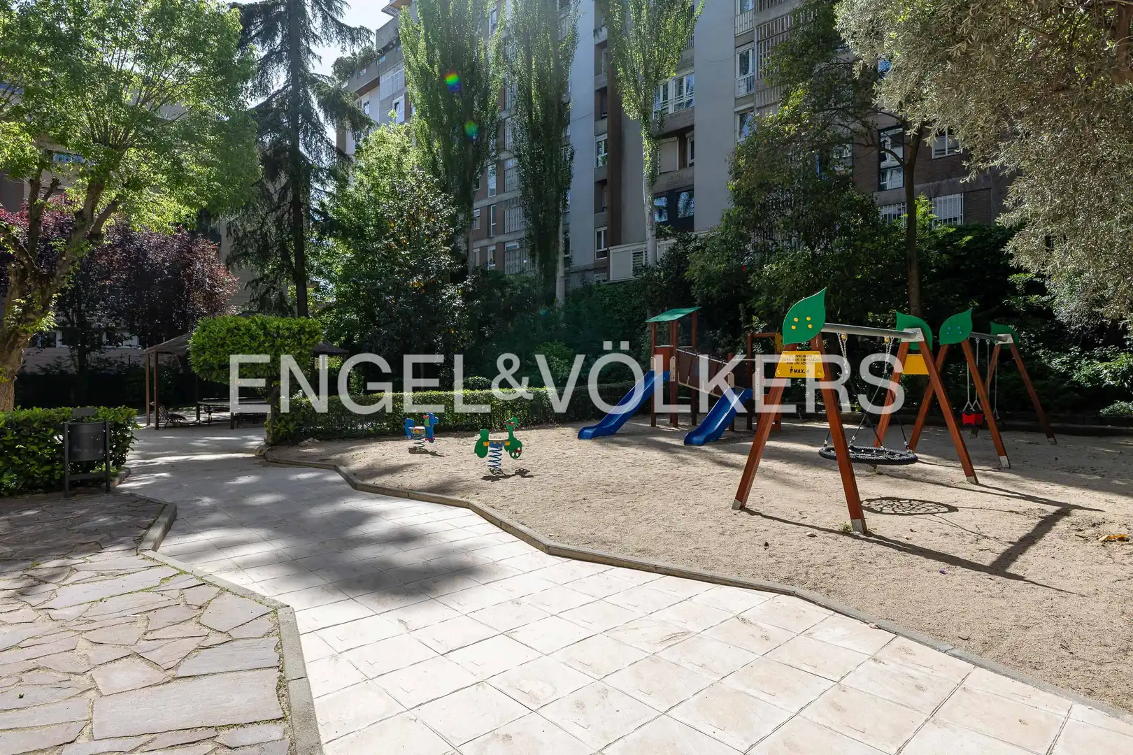 Terrasse von Wohnung zum Verkauf in Madrid mit Klimaanlage, Heizung und Privatgarten