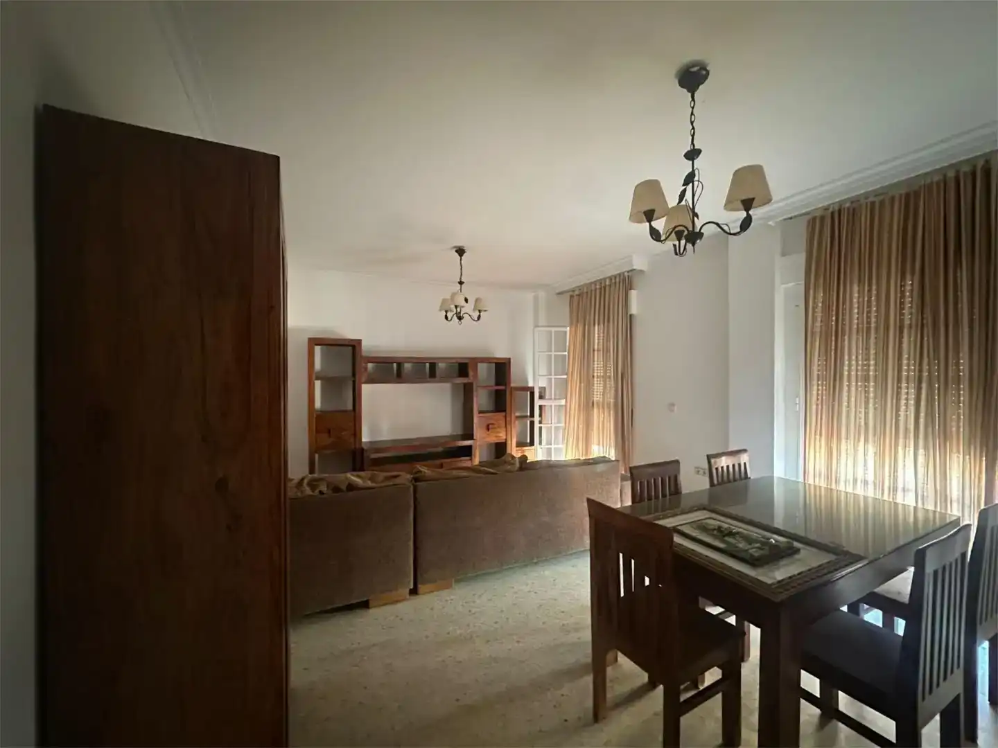 Sala d'estar de Casa adosada en venda en Dos Hermanas amb Aire condicionat