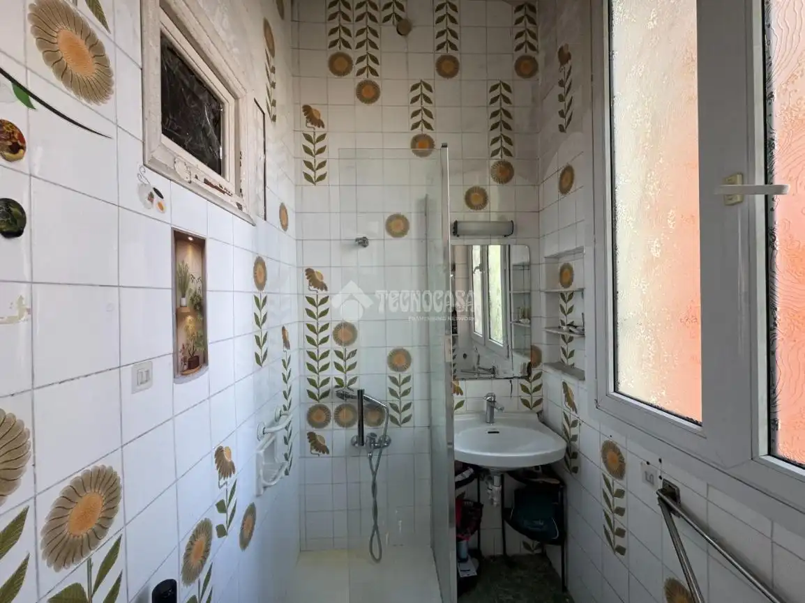 Badezimmer von Wohnung zum Verkauf in Barcelona mit Abstellraum und Balkon