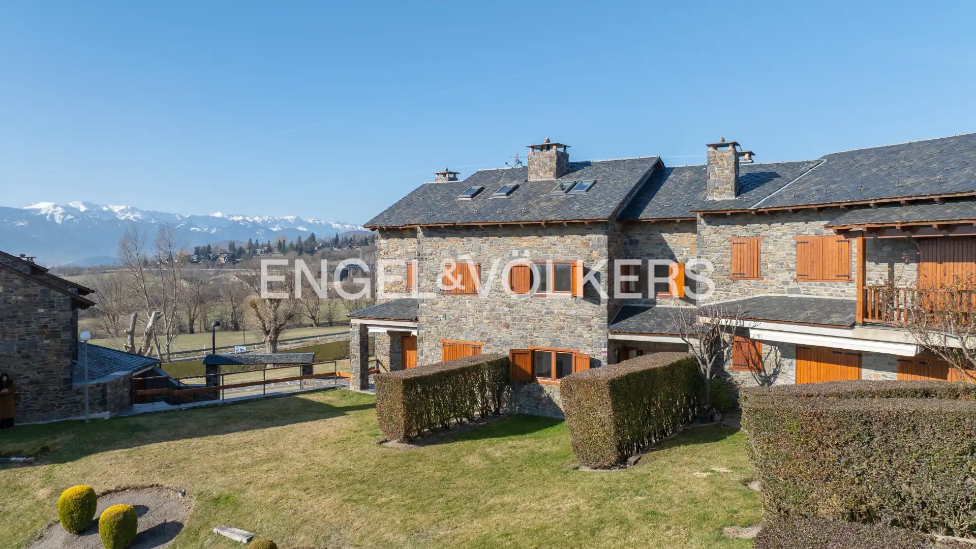 Vista exterior de Casa adosada en venta en Ger con Calefacción, Jardín privado y Parquet