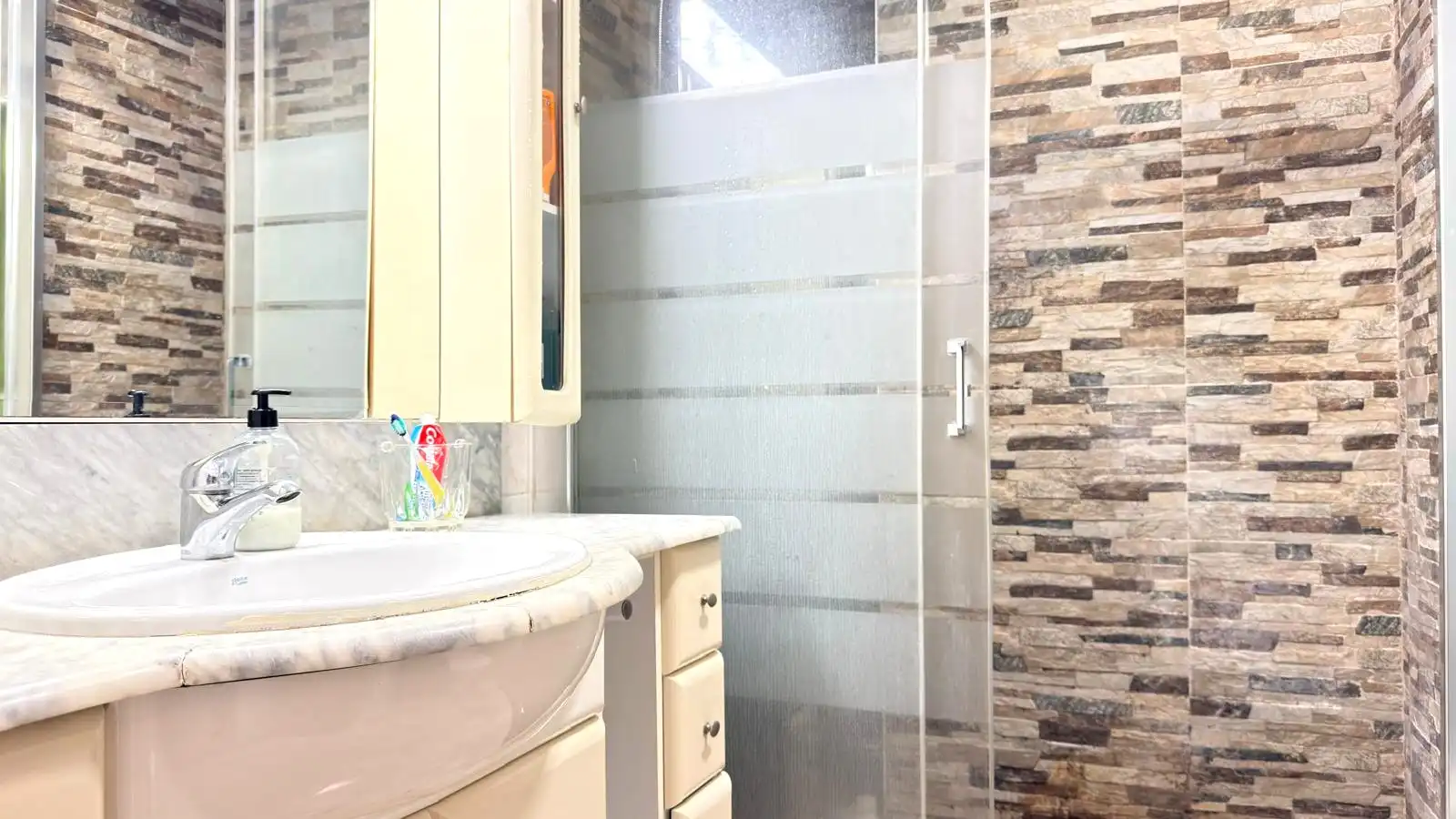 Baño de Piso en venta en Castellón de la Plana / Castelló de la Plana con Terraza, Trastero y Balcón