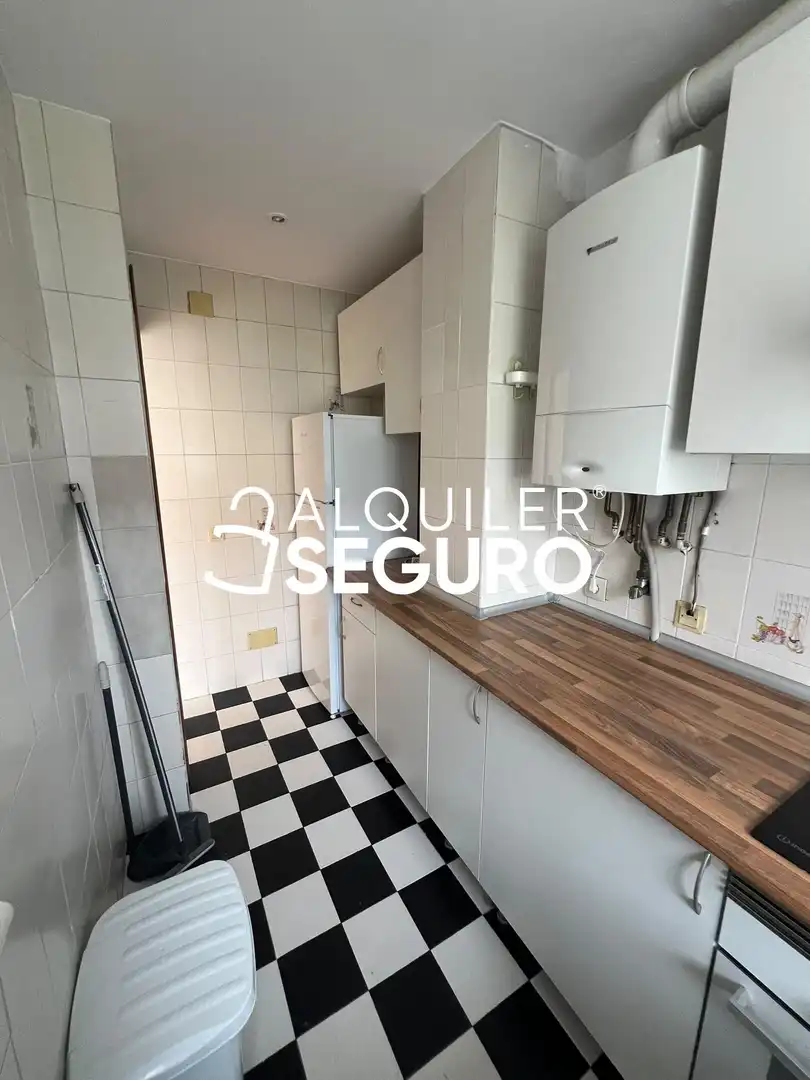 Kitchen of Flat for rent in Madrid  with Air Conditioner and Heating