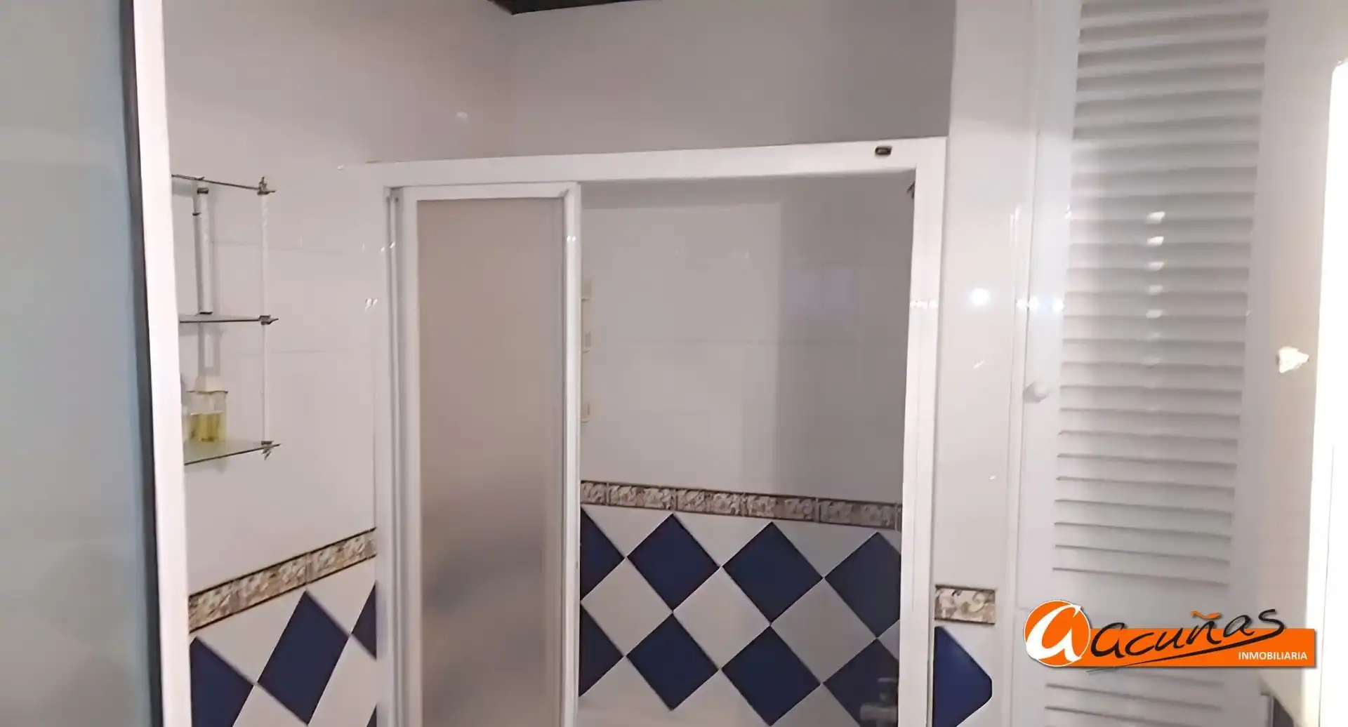 Bathroom of Detached homes for sale in Cuevas Bajas  with Storage room