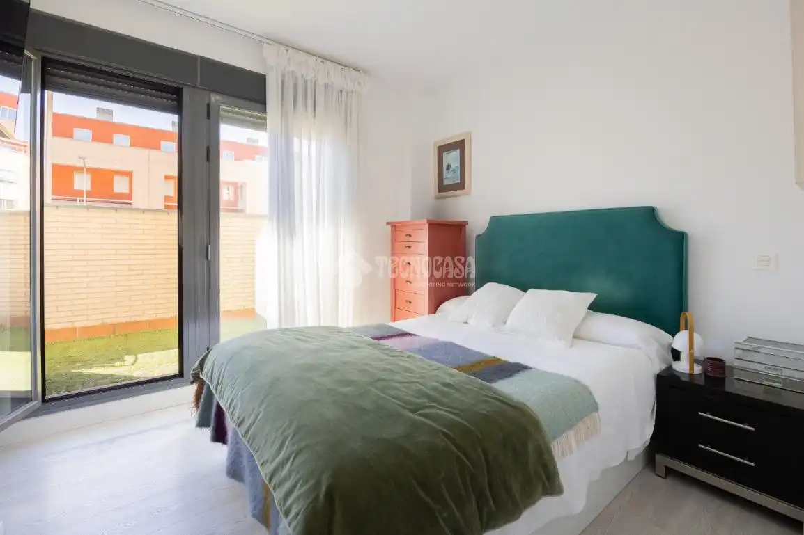 Bedroom of Flat for sale in Madrid  with Air Conditioner, Heating and Terrace