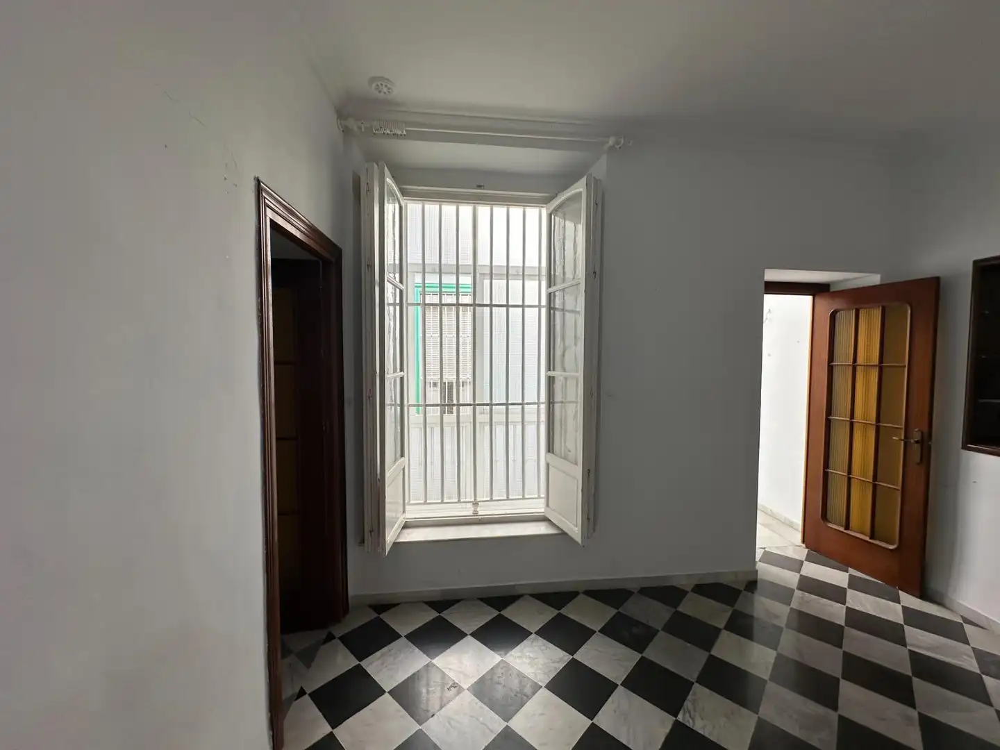 Piso en venta en Cádiz con Balcón
