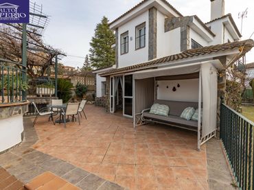 Villa mit Balkon zum Verkauf in Calle Calle Borgoña