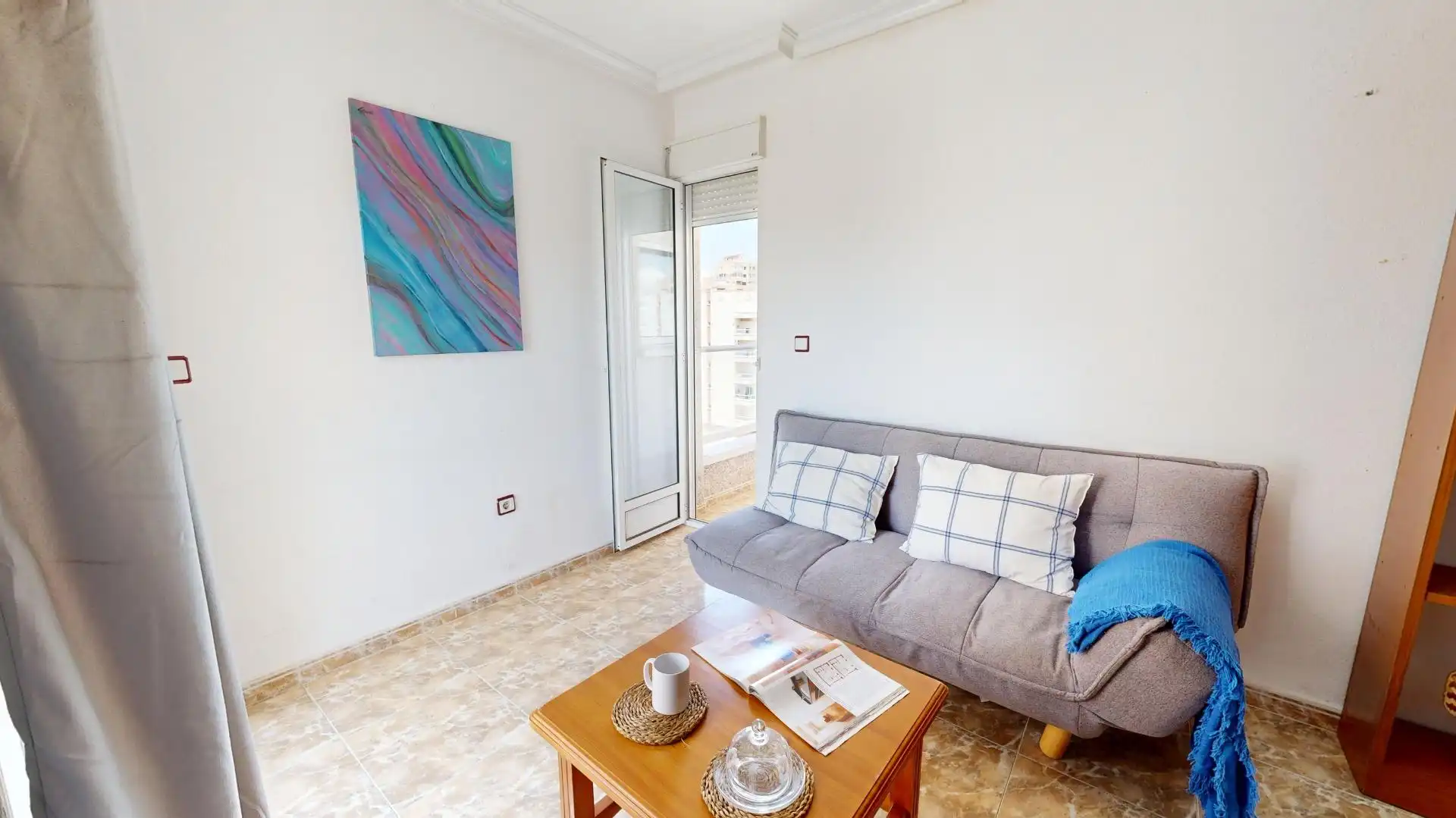 Sala de estar de Apartamento en venta en Torrevieja con Amueblado, Balcón y Piscina comunitaria