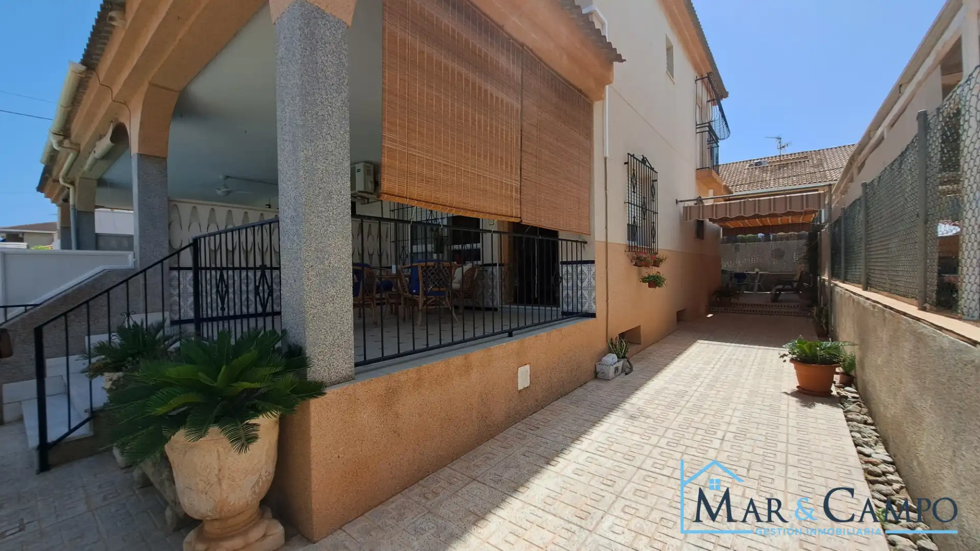 Vista exterior de Casa adosada en venta en Los Alcázares con Aire acondicionado, Jardín privado y Amueblado