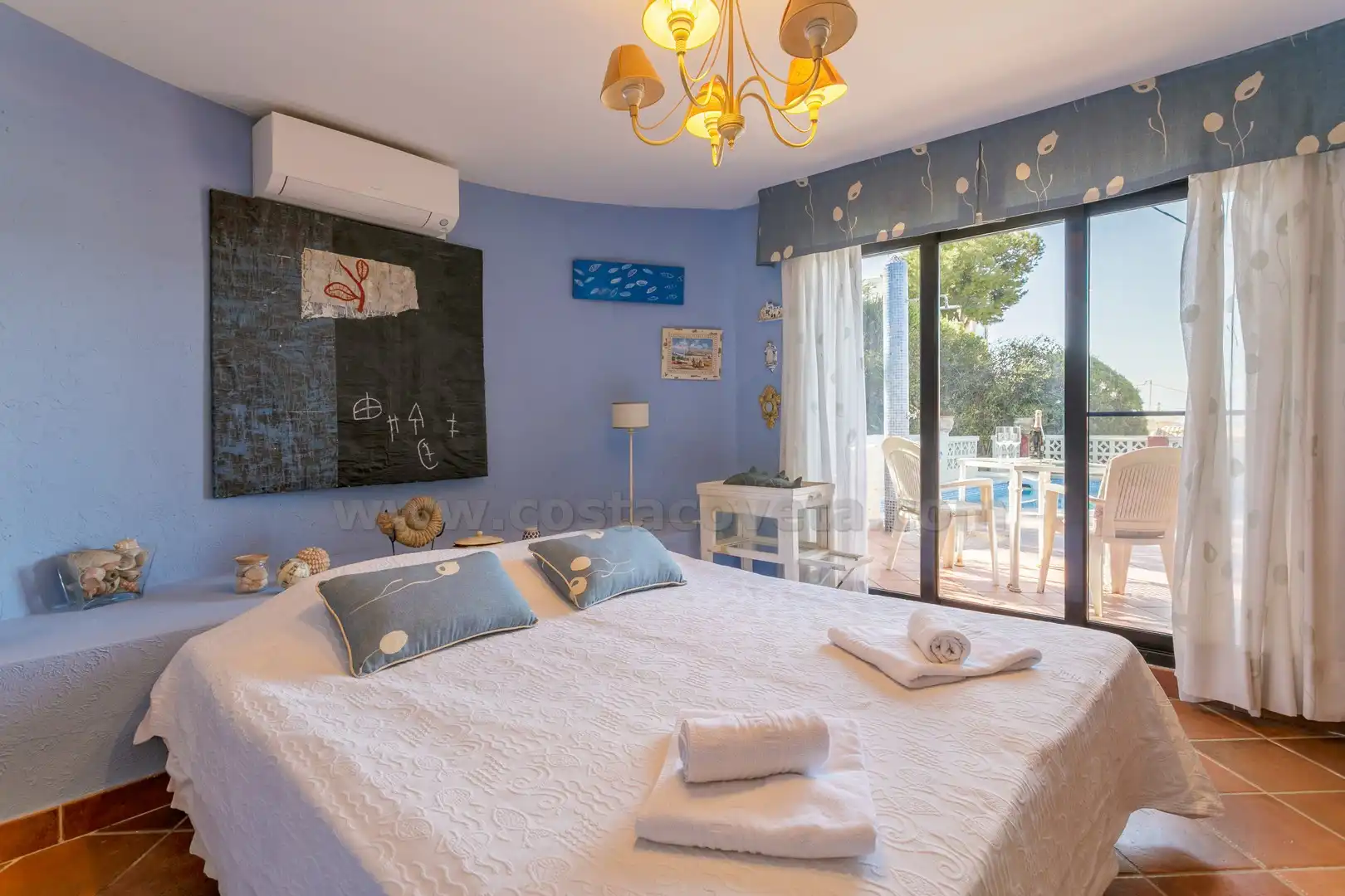 Dormitori de Casa o xalet en venda en El Campello amb Aire condicionat, Jardí privat i Terrassa