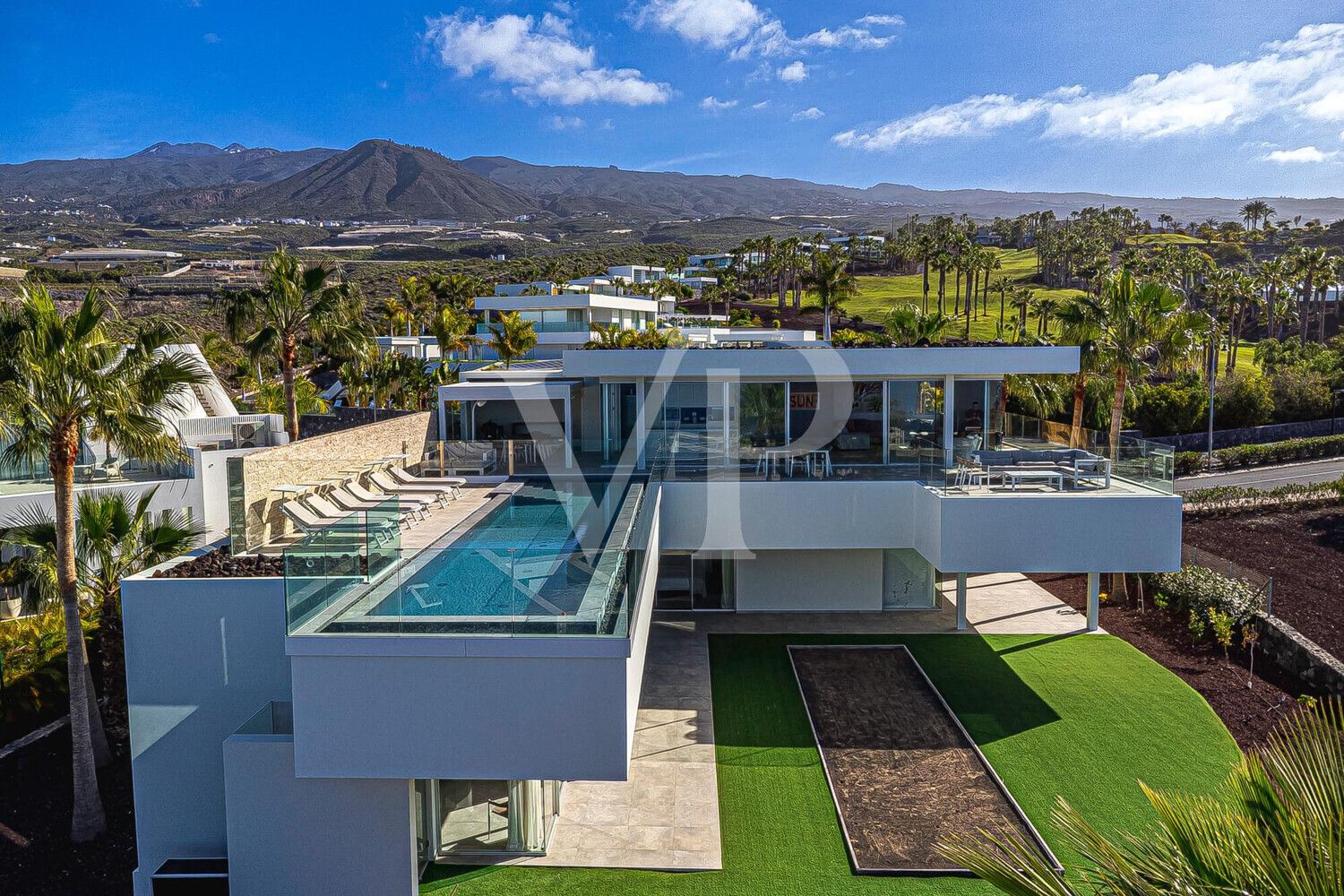 Vista exterior de Casa o xalet en venda en Guía de Isora amb Aire condicionat i Terrassa