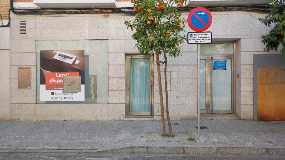 Exterior view of Premises for sale in  Sevilla Capital