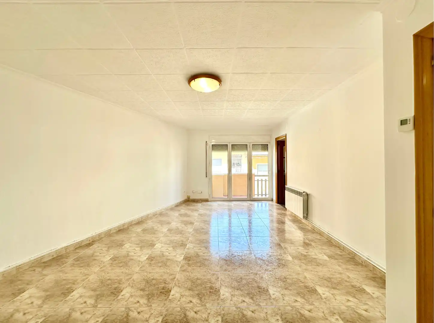 Living room of Flat for sale in Torelló  with Heating, Terrace and Storage room