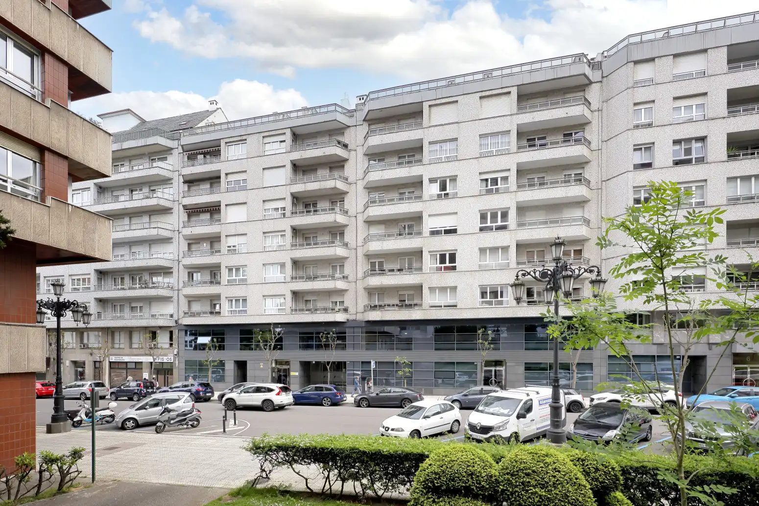 Vista exterior de Pis en venda en Oviedo  amb Calefacció, Parquet i Terrassa