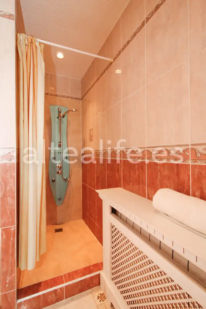 Baño de Casa o chalet en venta en La Nucia con Aire acondicionado, Jardín privado y Terraza