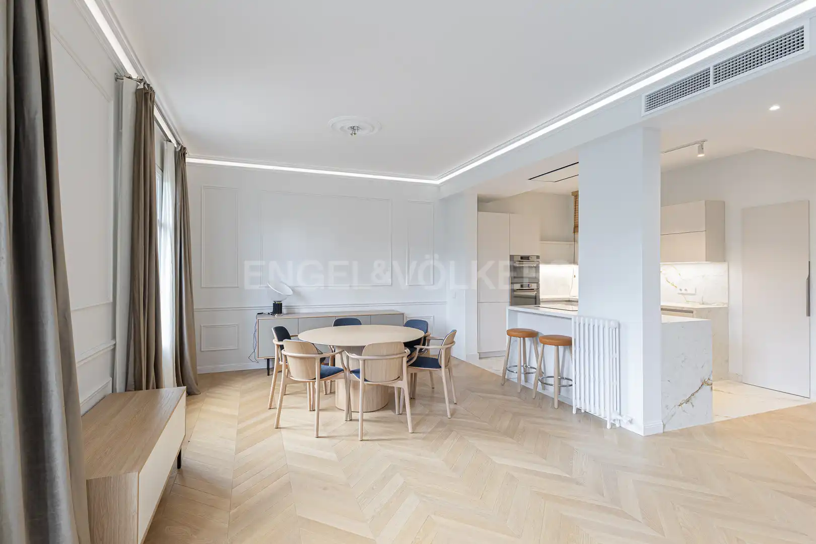 Dining room of Flat for rent in Barcelona  with Air Conditioner, Heating and Parquet flooring