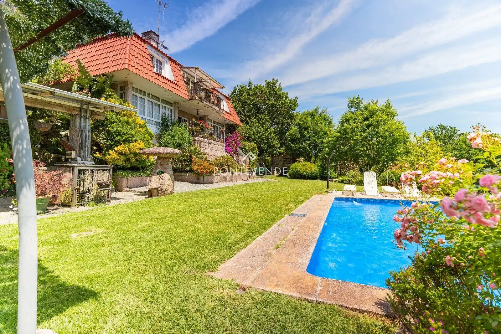 Jardí de Casa o xalet en venda en Pontevedra Capital  amb Terrassa, Traster i Piscina