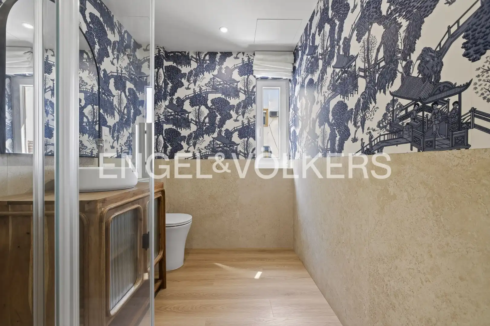 Bathroom of Flat for sale in Sevilla  with Heating, Parquet flooring and Terrace