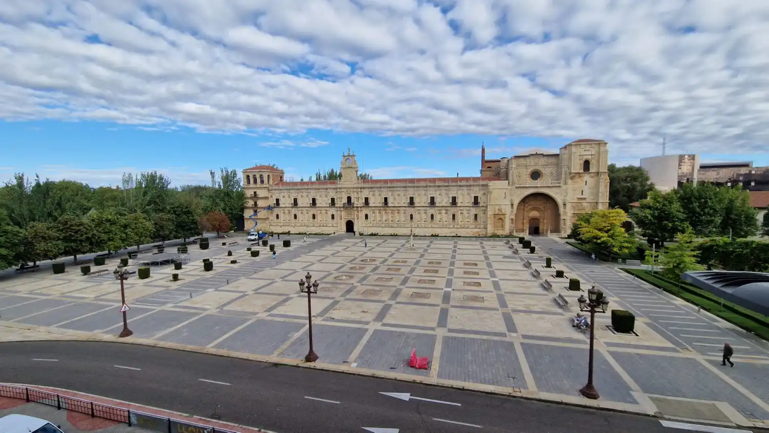 Vista exterior de Pis de lloguer en León Capital  amb Calefacció, Parquet i Traster