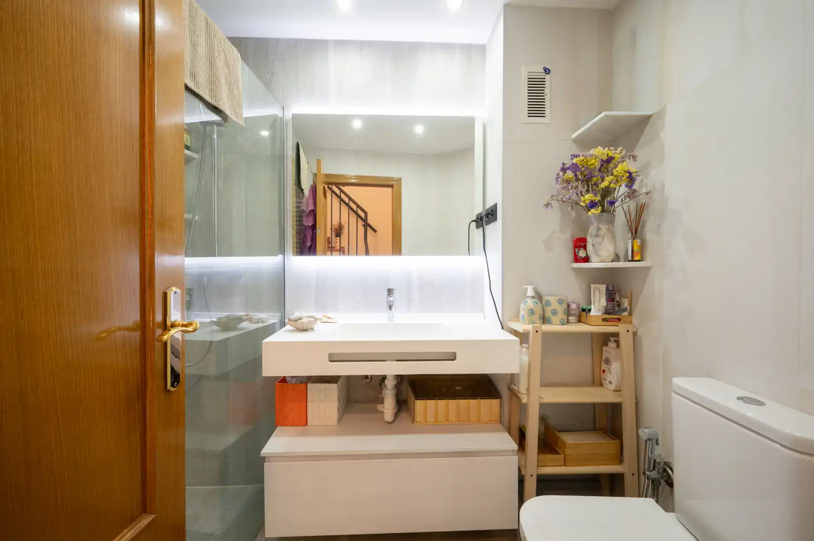 Badezimmer von Einfamilien-Reihenhaus zum Verkauf in Sant Cugat del Vallès mit Klimaanlage, Heizung und Privatgarten