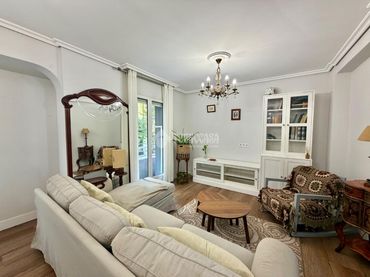 Flat with balcony for sale in Numancia - San Fernando