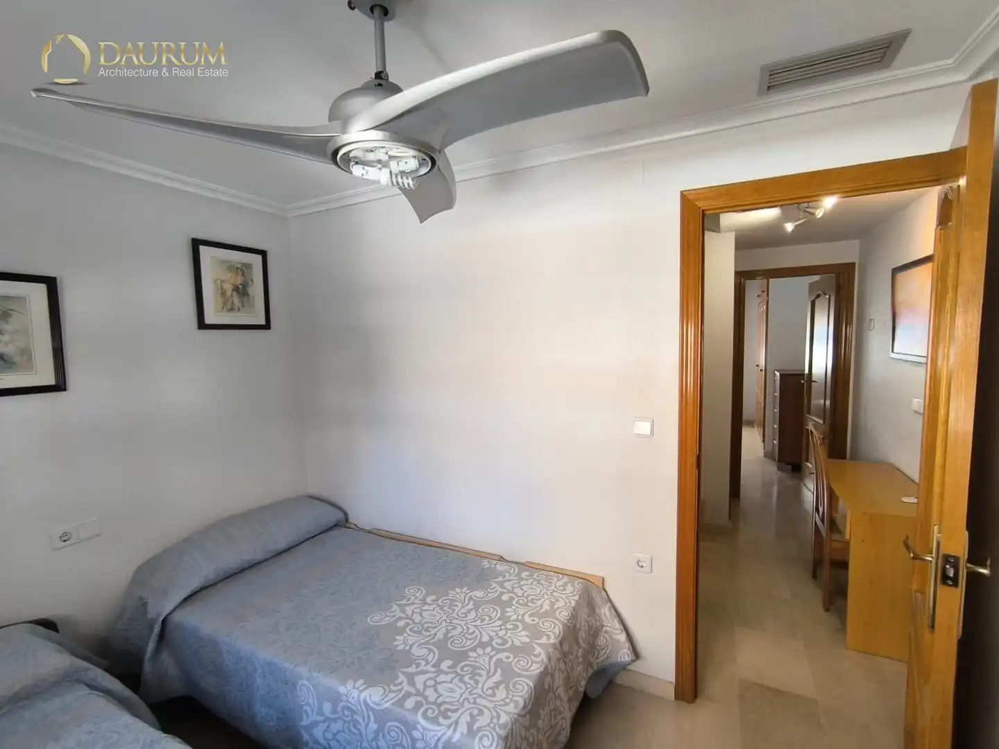 Schlafzimmer von Einfamilien-Reihenhaus zum Verkauf in Santa Pola mit Klimaanlage, Heizung und Privatgarten