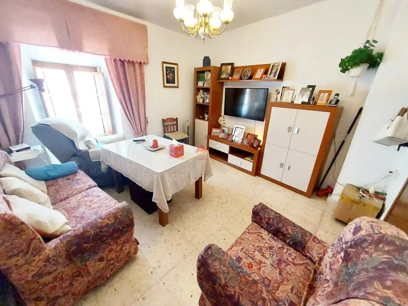 Sala d'estar de Casa o xalet en venda en Ronda amb Moblat i Balcó