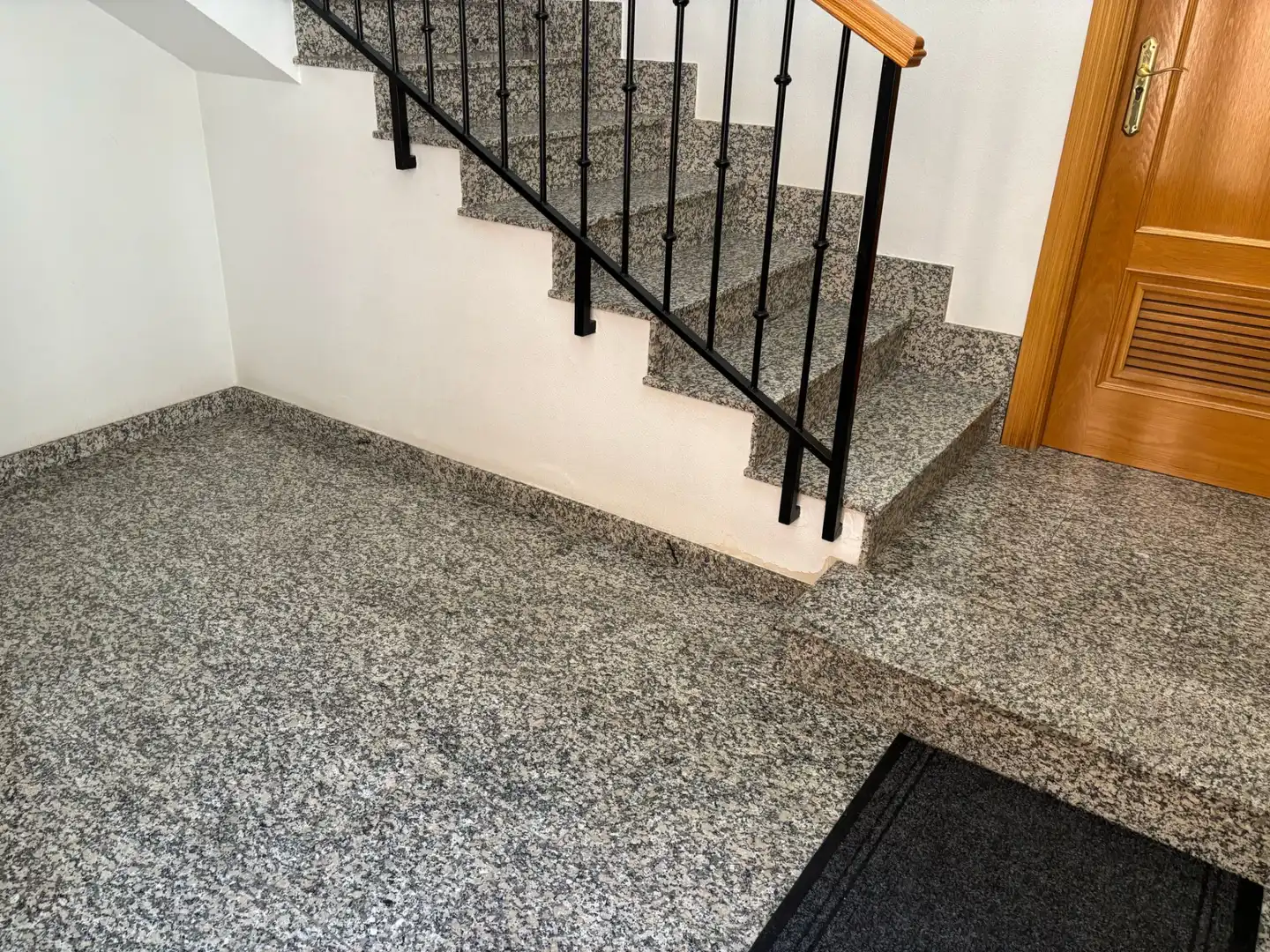 Flat with terrace for sale in Travesía de Torres, imagen 8