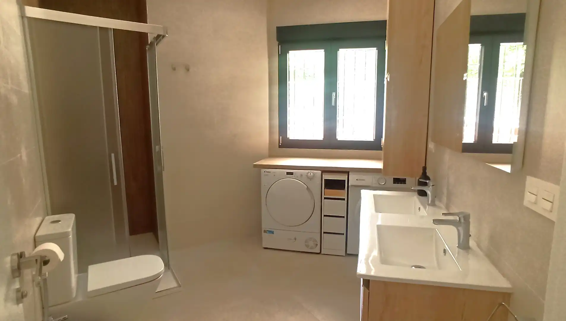 Bany de Pis en venda en Granada amb Aire condicionat, Calefacció i Moblat