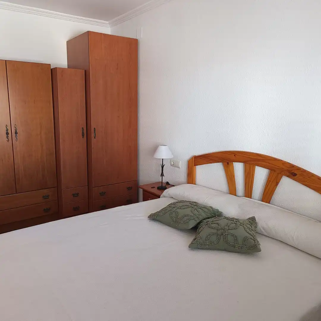 Habitación de Apartamento de alquiler en La Pobla de Farnals con Aire acondicionado, Calefacción y Jardín privado
