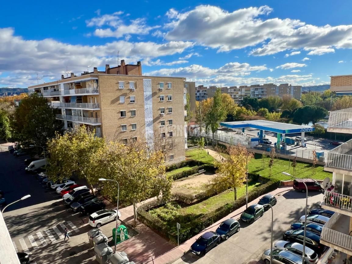 Exterior view of Flat for sale in Alcalá de Henares  with Heating