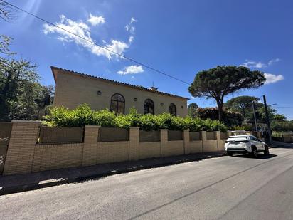 Vista exterior de Casa o xalet en venda en Caldes de Malavella amb Piscina