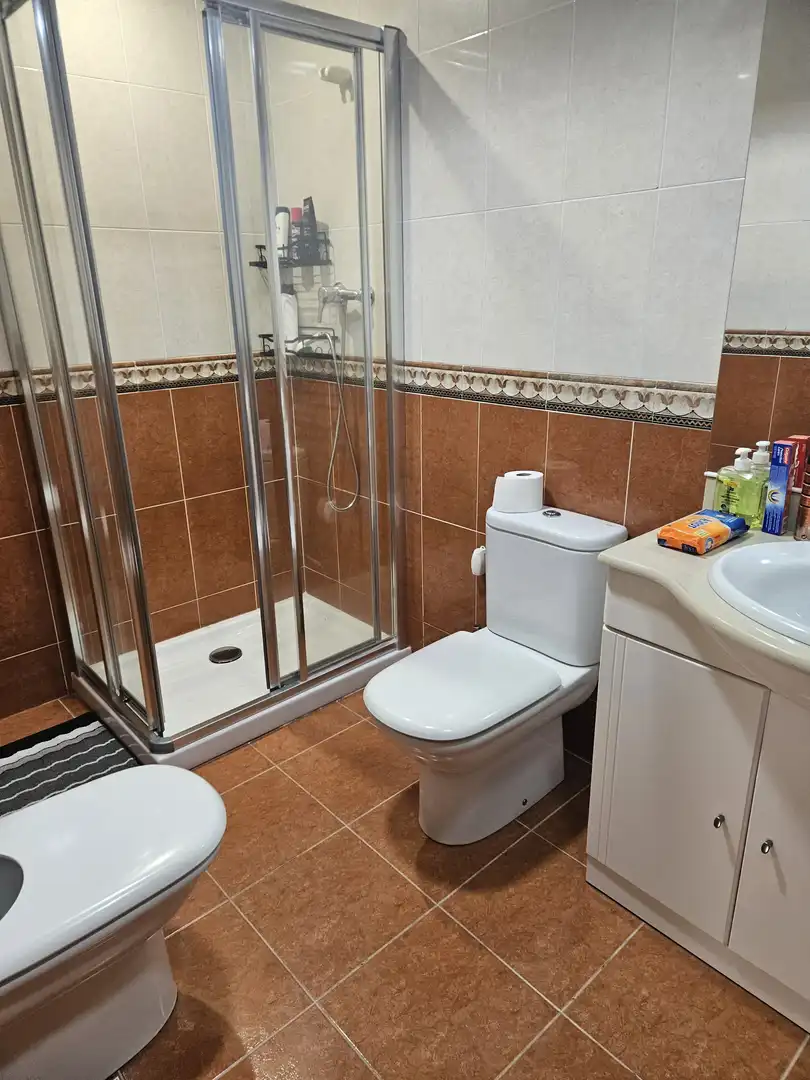 Baño de Piso en venta en Santa Coloma de Gramenet con Calefacción, Terraza y Trastero